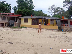 Thai teen 18+ Plays With Vibrator Infront Of Her Boyfriend