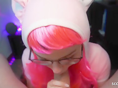 Tiny Emily In Deutsche Stief-schwester Schenkt Ihm Einen Blowjob Nach Cos
