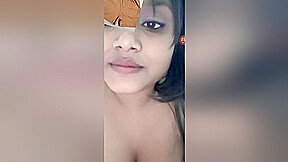 Today Exclusive- Hot Desi Girl Shows Her Big Boobs On Vc