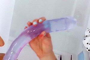 Toy sucking tranny cums