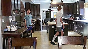 Trevor Harris & Julian Bell in Winter Break vol  3: Team Mates - 8TeenBoy