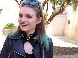 Trixy, 21, make-up artist in Bordeaux!