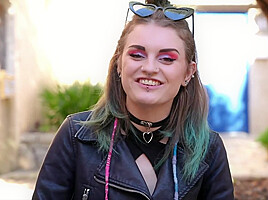 Trixy, 21, make-up artist in Bordeaux!