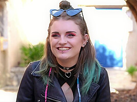 Trixy, 21, make-up artist in Bordeaux!