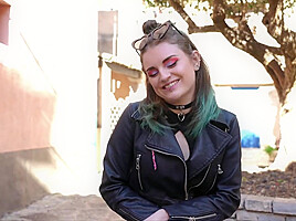 Trixy, 21, make-up artist in Bordeaux!