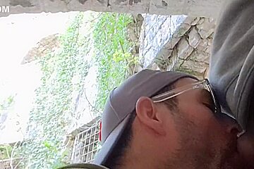 Un Touriste Francais Ce Fait Sucer Par Un Croate Dans Un Fort En Ruine