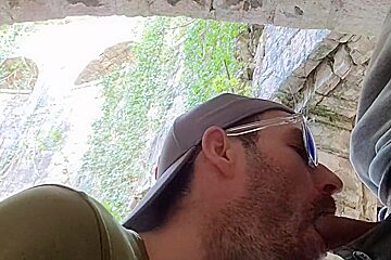 Un Touriste Francais Ce Fait Sucer Par Un Croate Dans Un Fort En Ruine