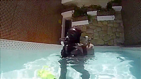 Underwater in Gas Mask