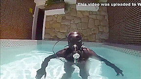 Underwater in Gas Mask