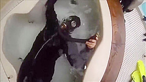 Underwater in Gas Mask