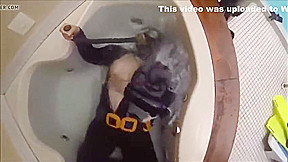 Underwater in Gas Mask