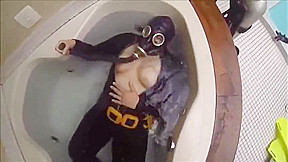 Underwater in Gas Mask