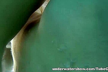 UnderwaterShow Video: Zuzana and Lucie
