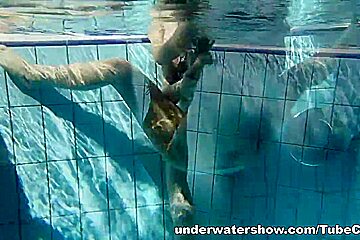 UnderwaterShow Video: Zuzana and Lucie