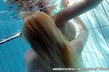 UnderwaterShow Video: Zuzana and Lucie