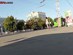 Upskirt tube presents bubble butt of the sexy girl