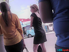 Upskirts in public gives chance to enjoy intimate view