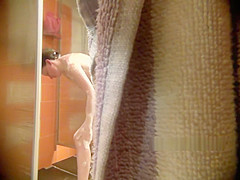 Video peeping in the womens shower10226