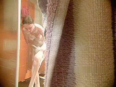 Video peeping in the womens shower10226