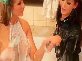 Wet Lesbos Making Out In Bathtub