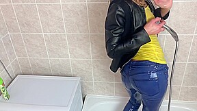 Wetting Clothes-instagram: Claudiamacc7