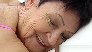Wrinkly old lady spermed