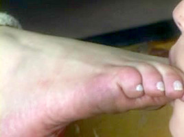 Youthful cheerleader dark brown can't live without to tie up her mistresse and engulf her feet