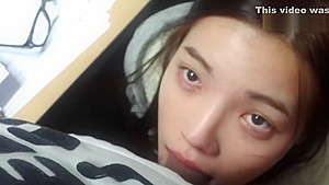 最近网络疯传的名校美女和男友书桌上爱爱流出a