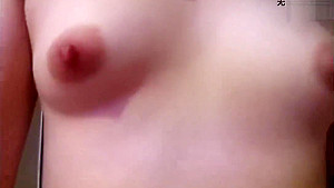 最近网络疯传的名校美女和男友书桌上爱爱流出a