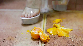 chinese girl crush oranges