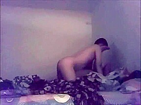 con amante jovencita en la cama de mi esposa