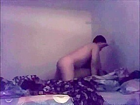 con amante jovencita en la cama de mi esposa