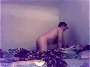 con amante jovencita en la cama de mi esposa