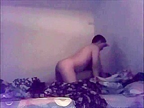 con amante jovencita en la cama de mi esposa