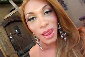 giant Brested tranny stroking