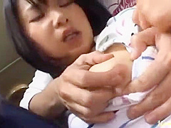 痴漢から生徒を助けた先生がその痴漢に襲われオッパイを揉まれ手マンに潮吹きをして嵌められています。