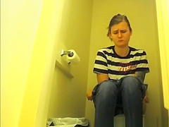 teen 18+ chick pulls down her tight jeans pants to pee