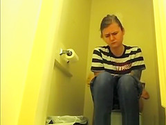 teen 18+ chick pulls down her tight jeans pants to pee