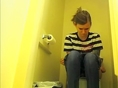 teen 18+ chick pulls down her tight jeans pants to pee