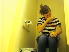 teen 18+ chick pulls down her tight jeans pants to pee