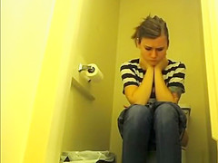teen 18+ chick pulls down her tight jeans pants to pee